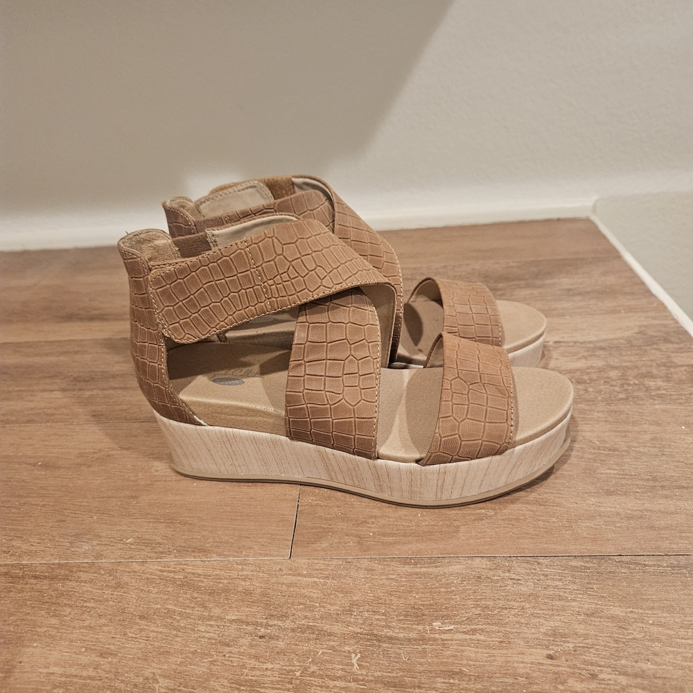 Dr. Scholl's Tan Croc-Embossed Wedge Sandals " Buena"  color Honey